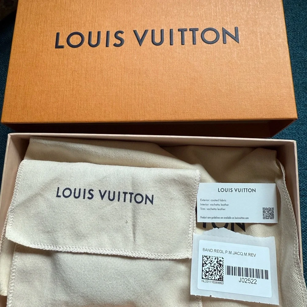 Louis Vuitton Bandouliere Strap w/round coin purse in Monogram Reverse canvas. - Picture 2 of 7